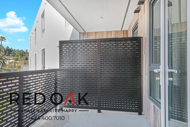 Building Photo - 1860 N Western Ave