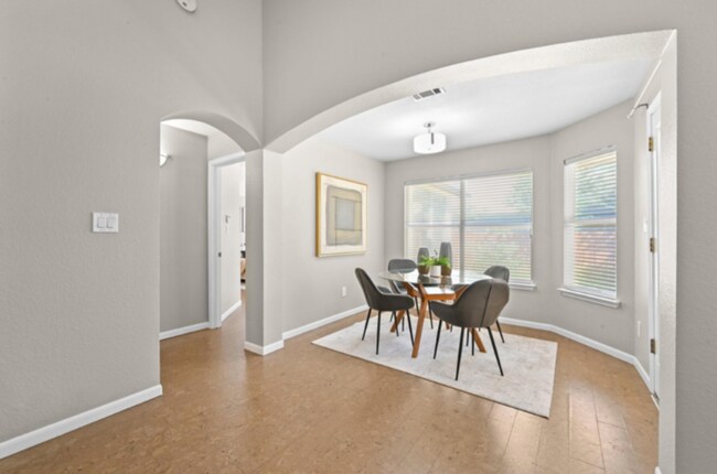 Building Photo - 905 Hunter's Creek Dr
