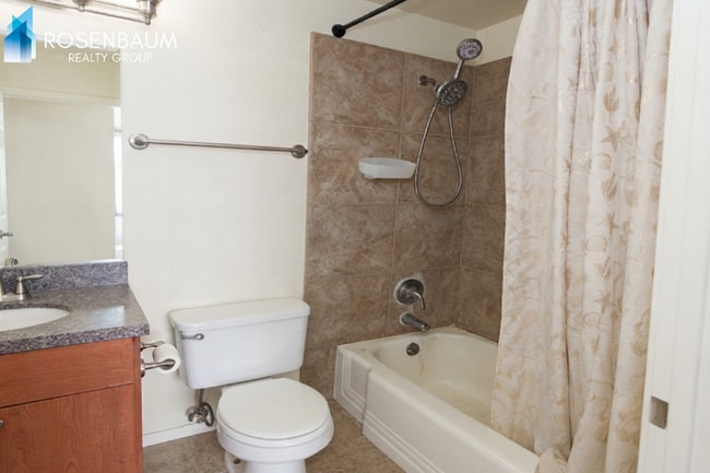 Building Photo - Charming 2 Bed, 2 Bath Appartment with Balcony, Central A/C & Pet-Friendly Living!