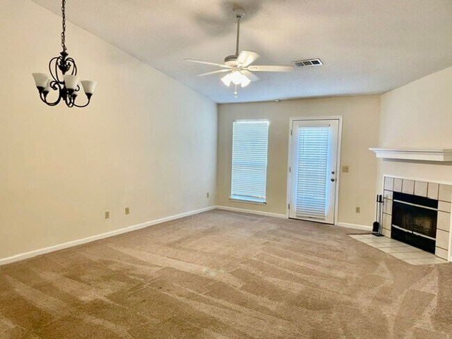 Building Photo - 1428 Southern Gardens Dr