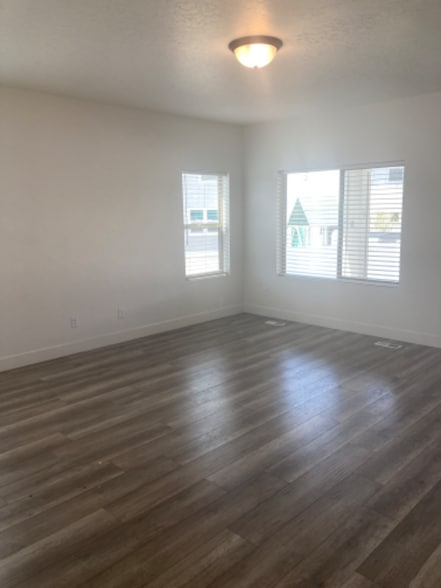 Building Photo - 2131 E 970 N