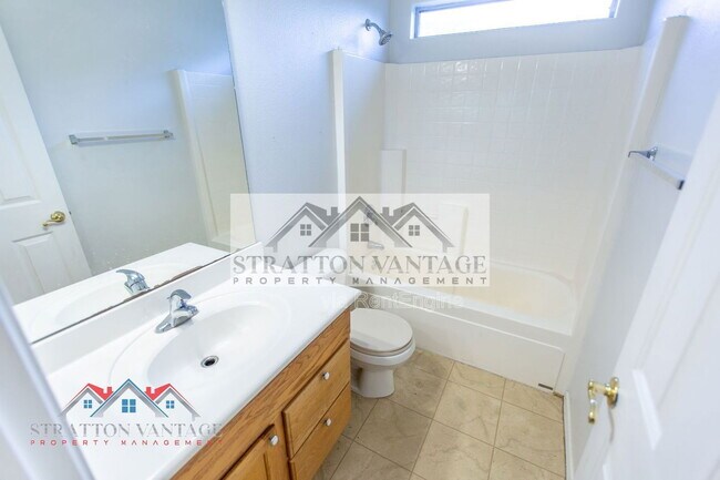 Building Photo - 2805 S Abbey Cir