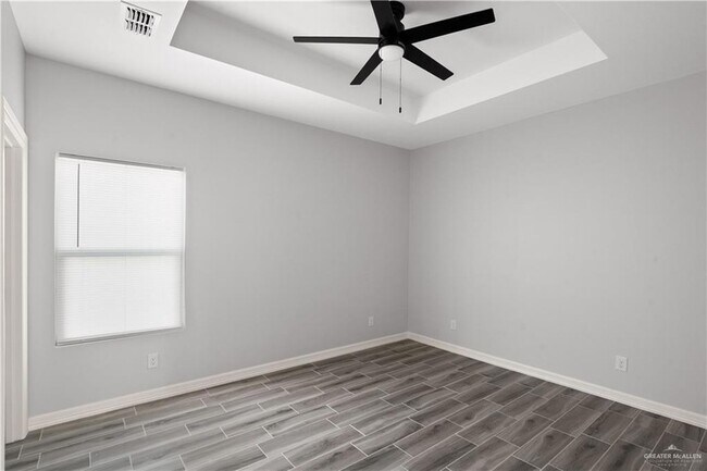 Building Photo - 408 N Onyx Ave