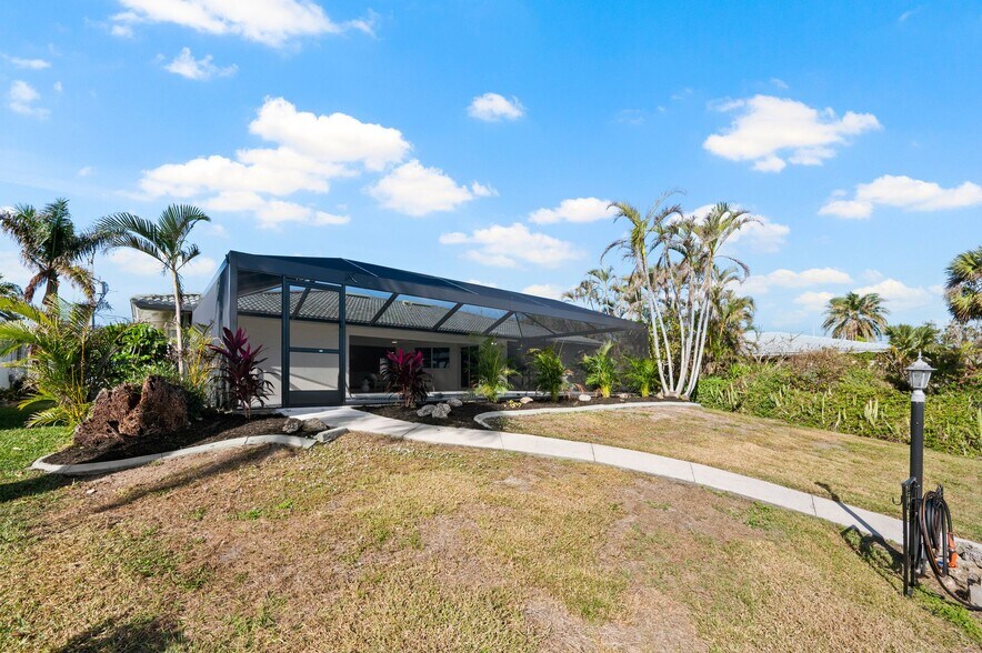 Building Photo - 210 Divinci Dr