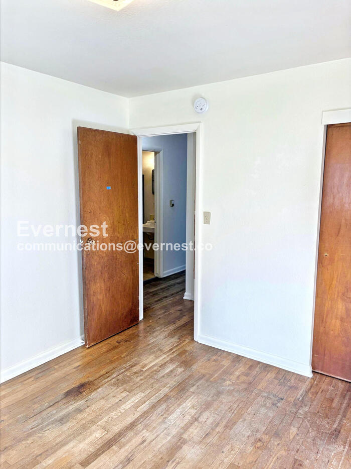 Building Photo - 1307 Castlerock Dr