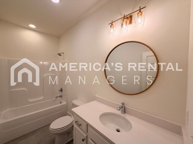 Building Photo - Home for Rent in Vestavia Hills, AL!!! Sig...