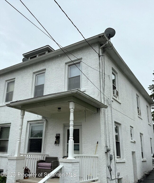 Building Photo - 394 Tripp St