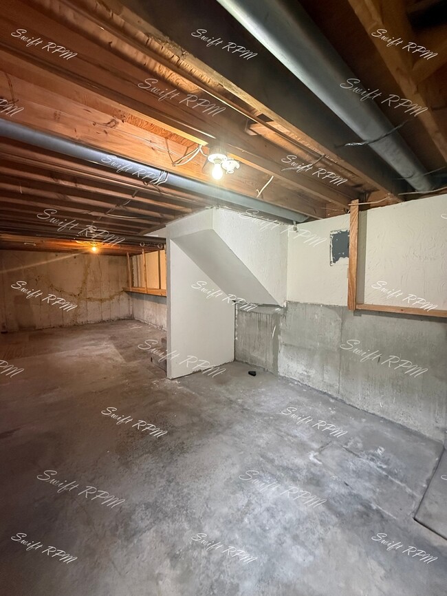 Building Photo - 817 E Sheridan St