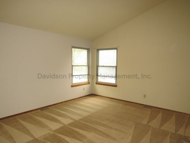 Building Photo - Spacious 3 Bedroom House on the West Side with Mountain Views