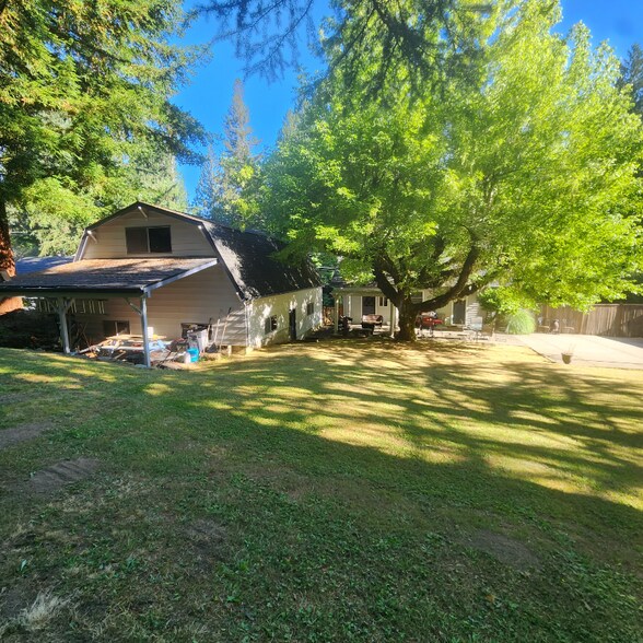 Building Photo - 5112 SE Aldercrest Rd