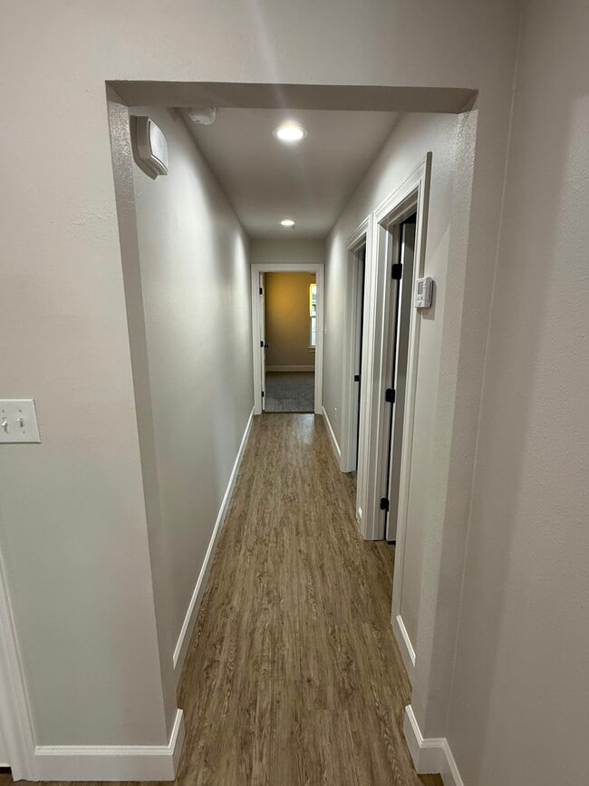 Building Photo - 275 Waterloo Dr