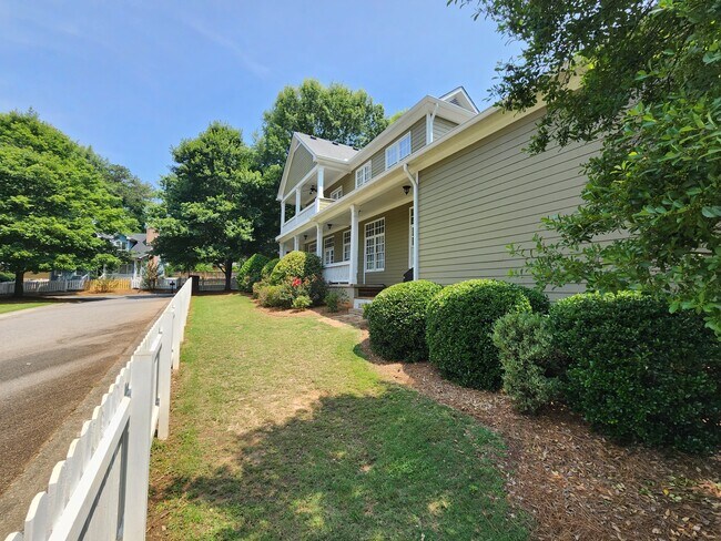 Building Photo - 113 Magnolia Blossom Way