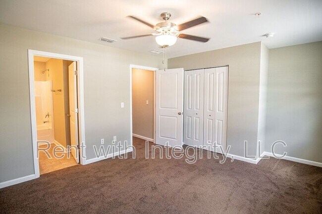 Building Photo - 2200 Del Carmel Way