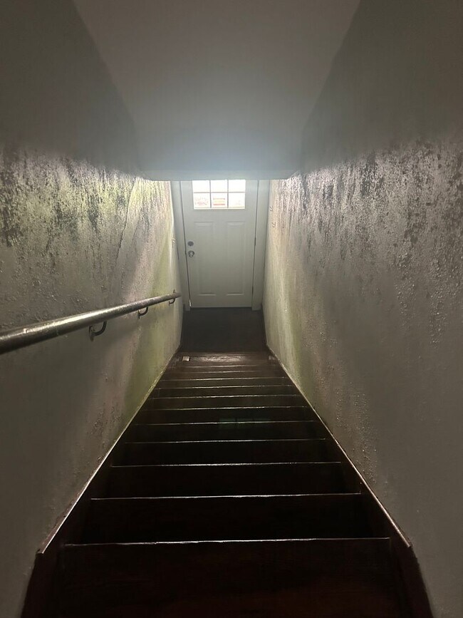 Building Photo - 2309 Tilbury Ave