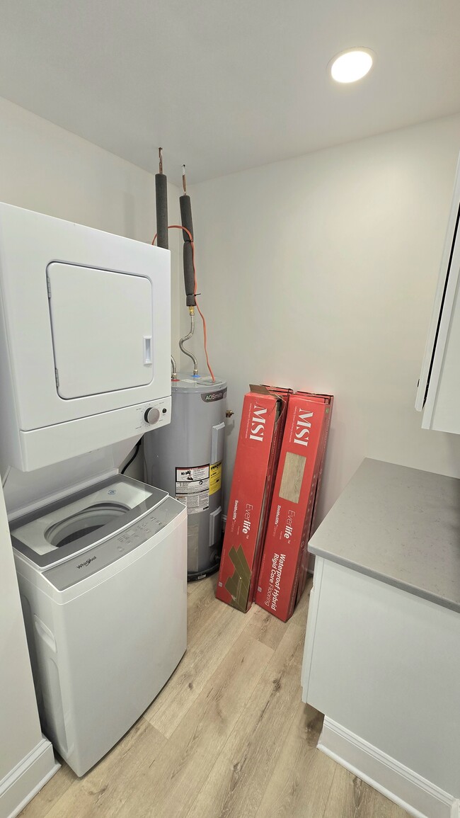 Building Photo - 225 N Main St