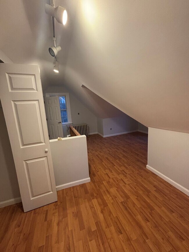 Building Photo - 318 Front St