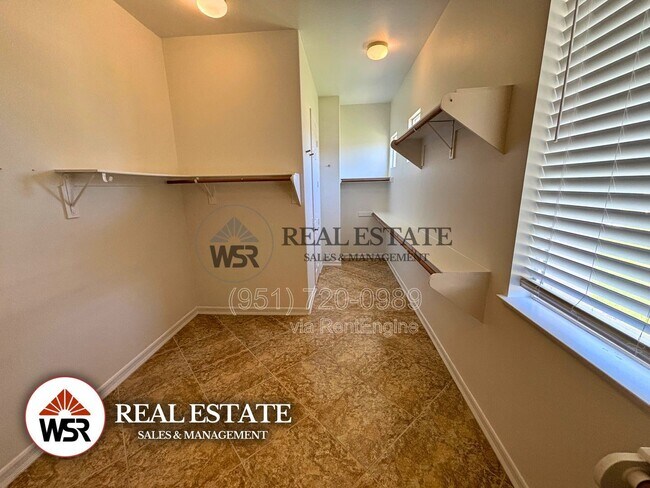 Building Photo - 18691 Oak Park Dr