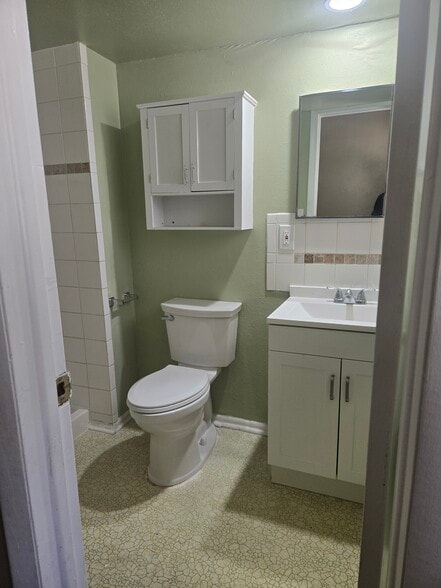 Building Photo - 6482 E Dickenson Pl