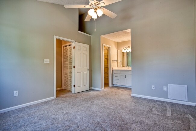 Building Photo - 617 13th Ave S