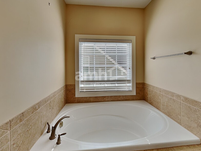 Building Photo - 8512 Dargan Ln