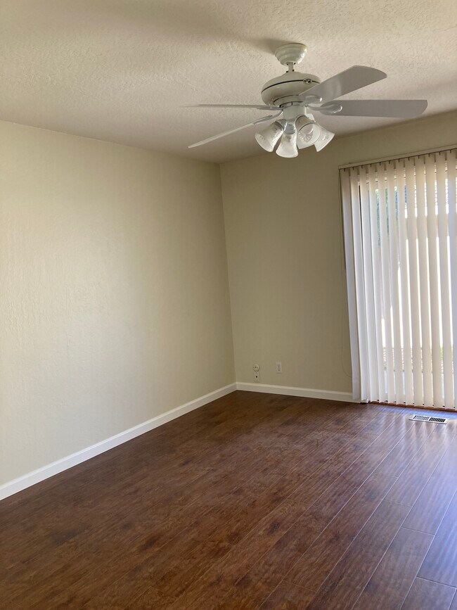 Building Photo - 1010 Bryant Way