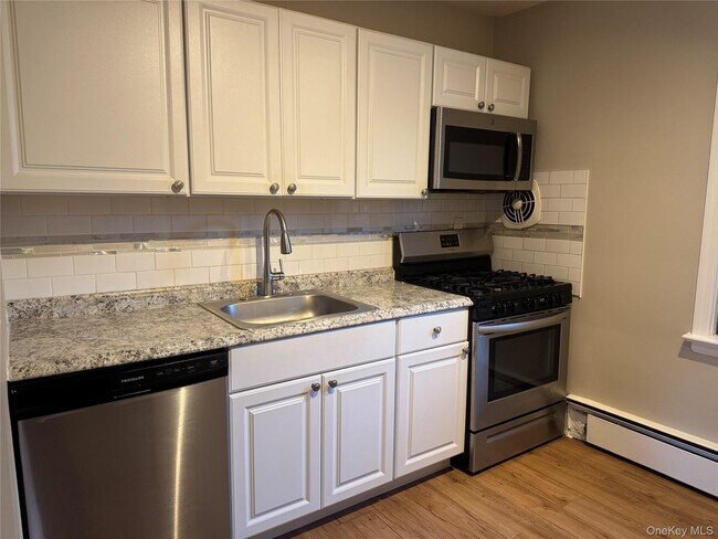 Building Photo - 17 Cornelison Ave