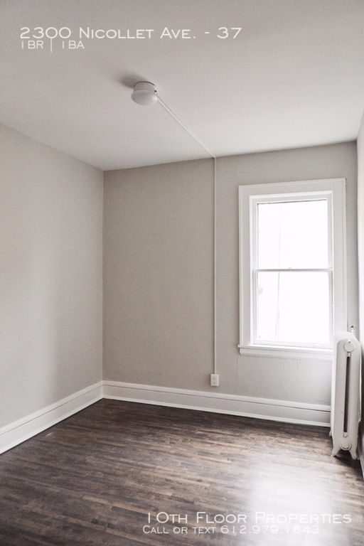 Building Photo - One Bedroom Plus Den! Next to Eat Street!