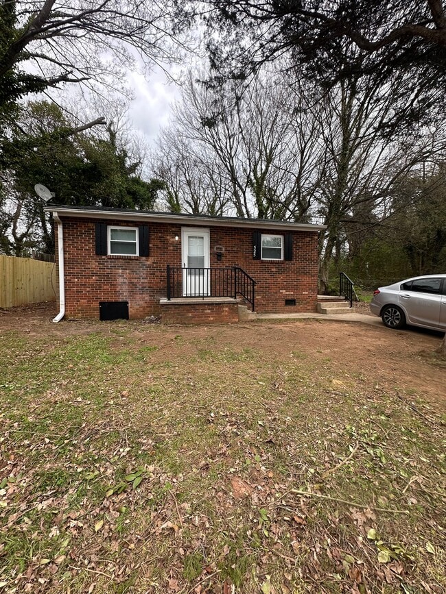 Building Photo - 525 N Graham Ave