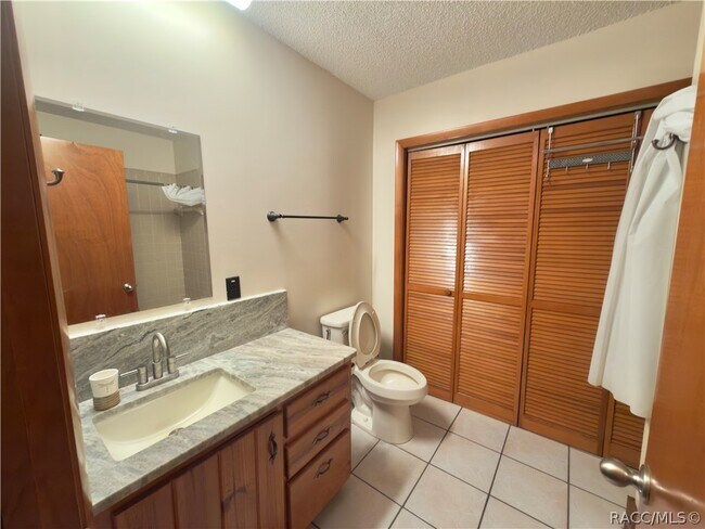 Building Photo - 6128 N Bayfront Dr