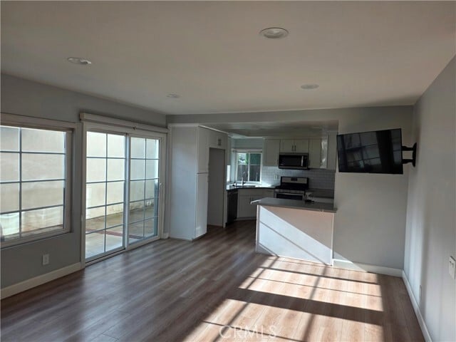 Building Photo - 11 Charleston