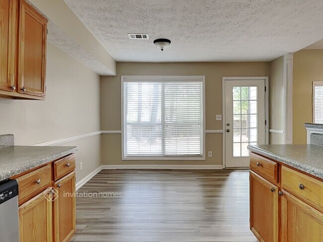 Building Photo - 2565 Suwanee Lakes Trail NW