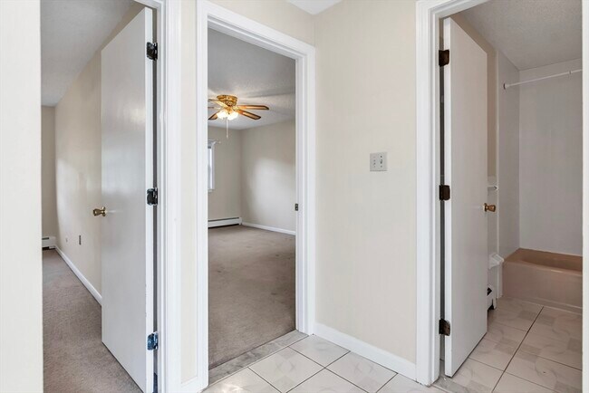 Building Photo - 35 Fernview Ave