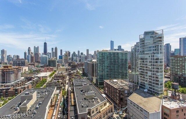 Building Photo - Gorgeous River North penthouse for rent!