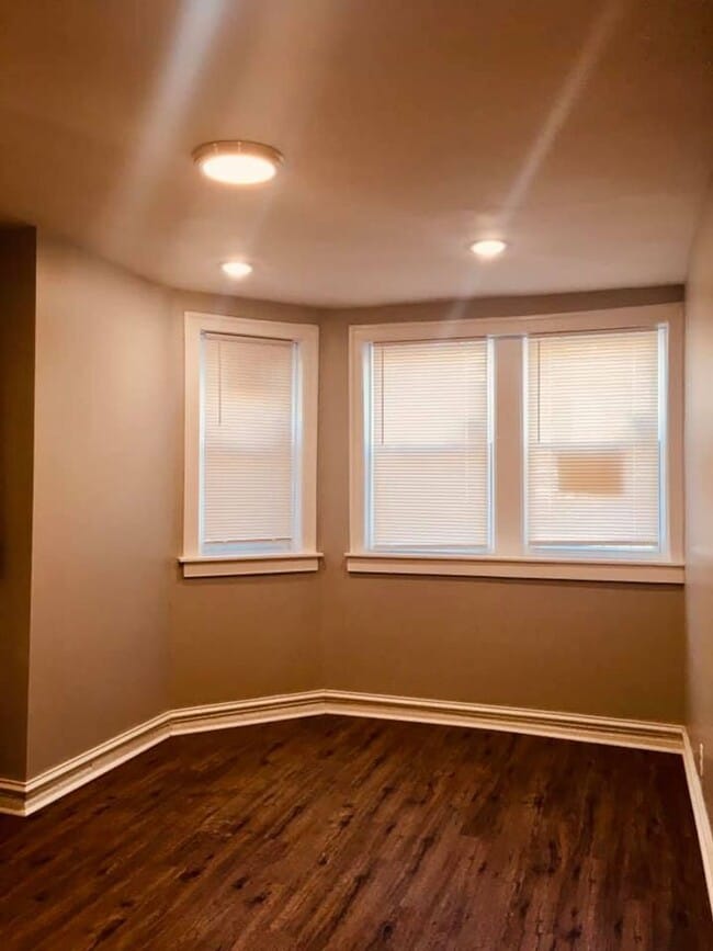 Building Photo - 2102 S Central Park Ave