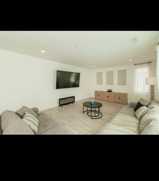 Building Photo - 4254 Oak Knoll Rd