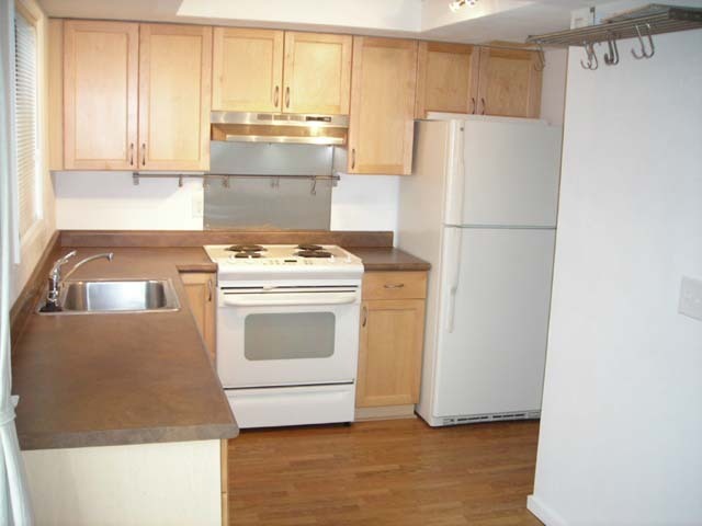 Building Photo - Spacious Townhome for Rent