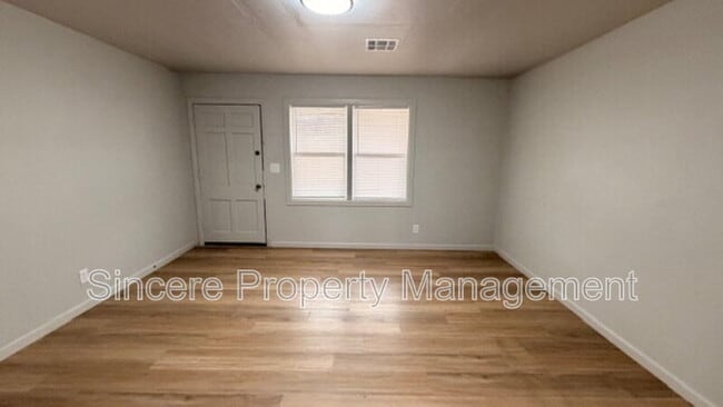 Building Photo - 3214 S St Clair Ave