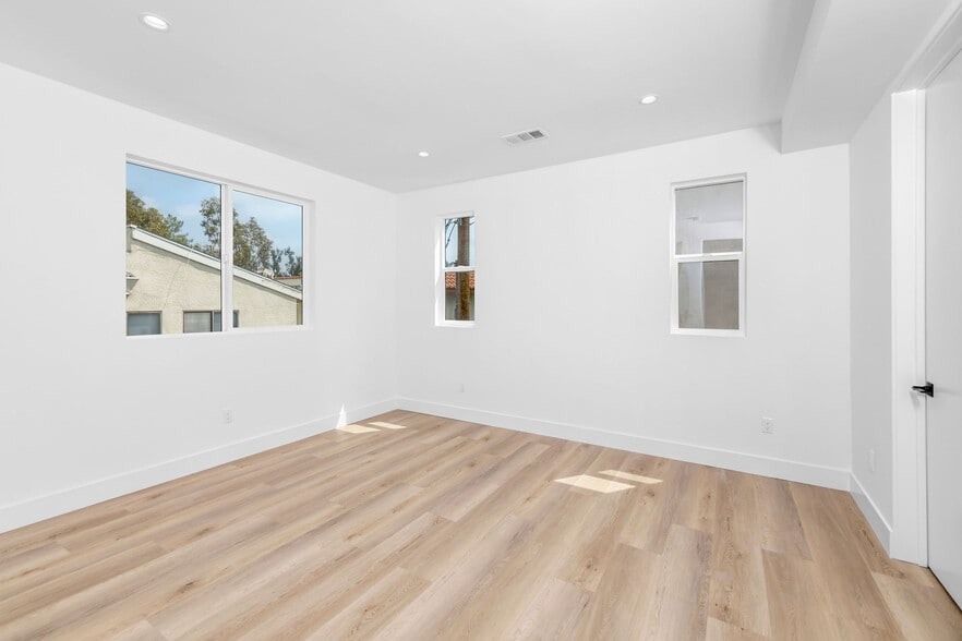 Building Photo - 4337 Dixie Canyon Ave