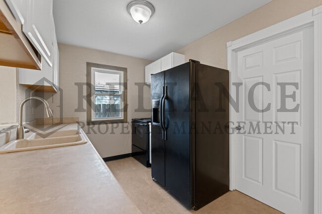 Building Photo - 1925 S Elizabeth