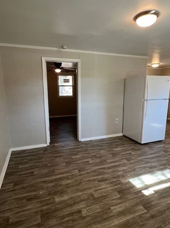 Building Photo - 1153 Tammy st. Unit B