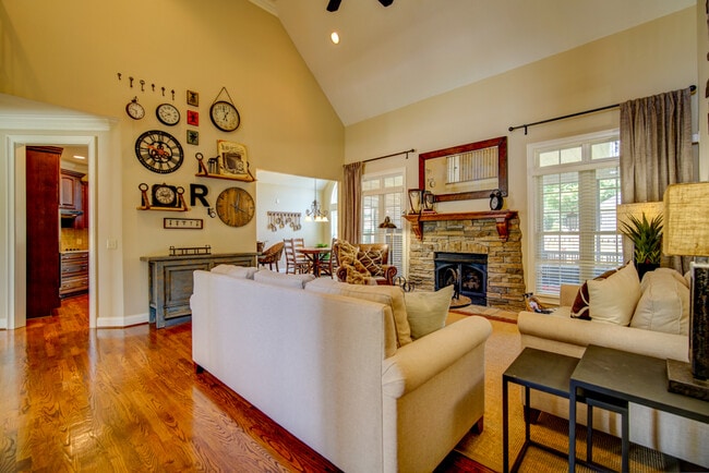 Building Photo - 5 BR, 3 BA Home Quiet Cul de Sac, Convenie...
