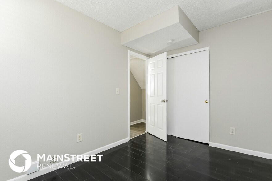 Building Photo - 8418 S Upham Way