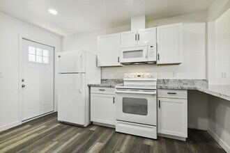 Building Photo - Granada Suites