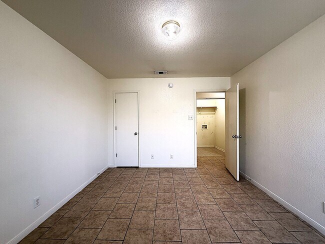 Building Photo - 1304 Cinch Dr