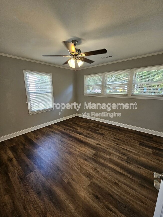 Building Photo - 5821 Robinhood Dr