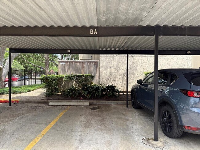 Building Photo - 5711 Sugar Hill Dr