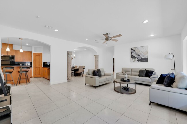 Building Photo - Fully Furnished & Move-In Ready!
