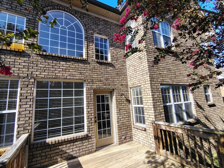 Building Photo - 110 Ruland Cir