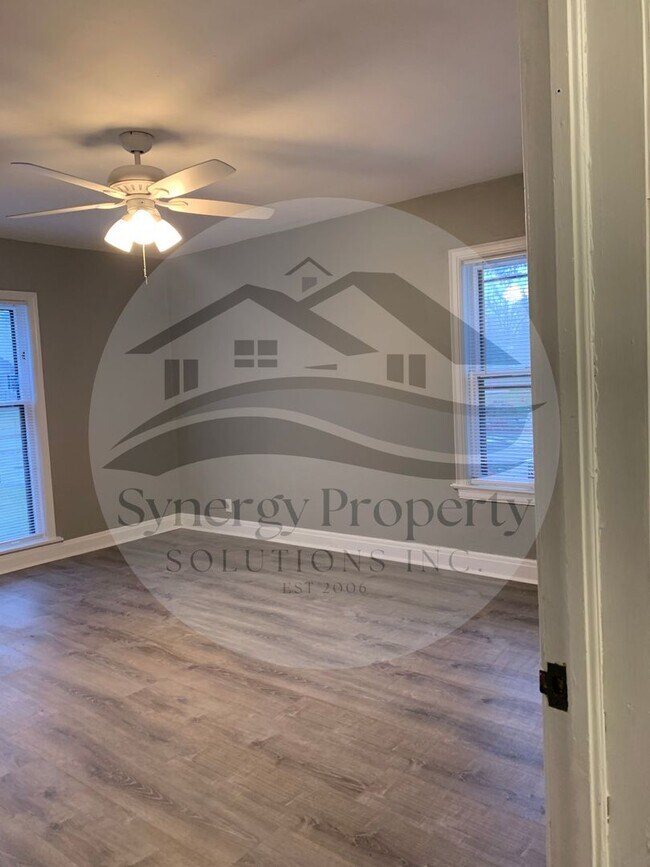 Building Photo - 560 W Townview Cir