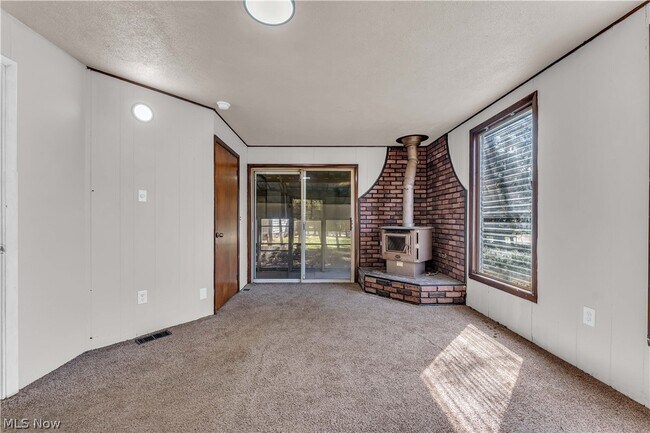 Building Photo - 2150 Glenridge Rd